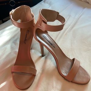 Nude 3 inch heels size 6.5